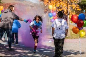 A colorful fun run to benefit MUMS